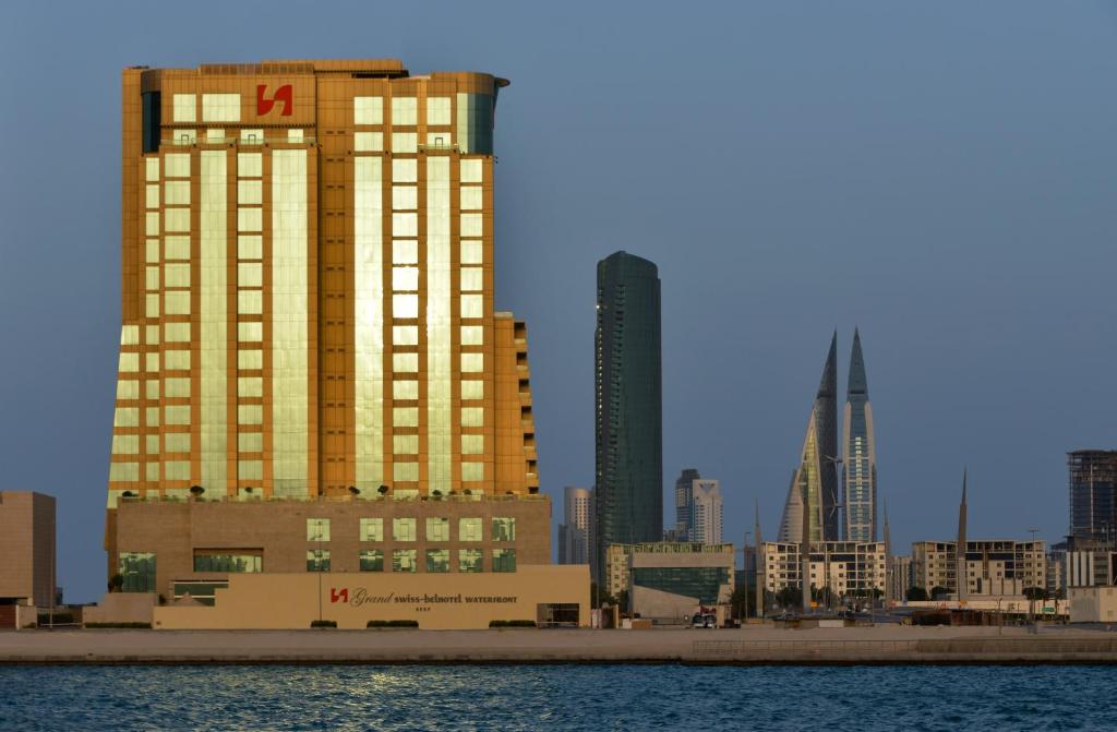 أحد فنادق البحرين مطلة على البحر المميزَّة