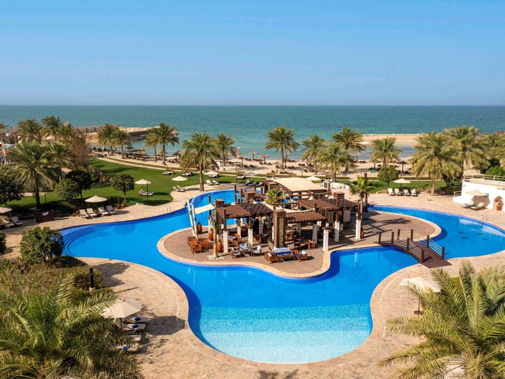من فنادق البحرين مطلة على البحر المميزَّة