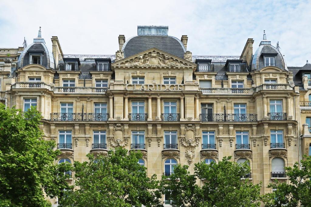 ضمن قائمة فنادق باريس فيها شطاف المميزَّة
