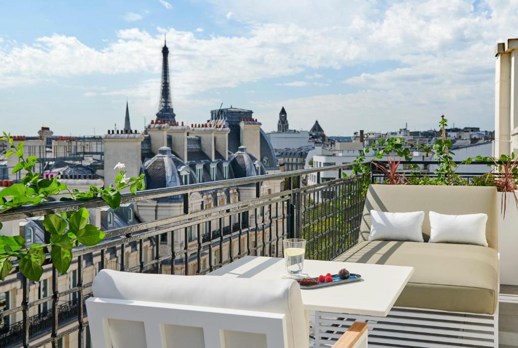 أحد أفضل فنادق باريس في الشانزليزيه المميزَّة