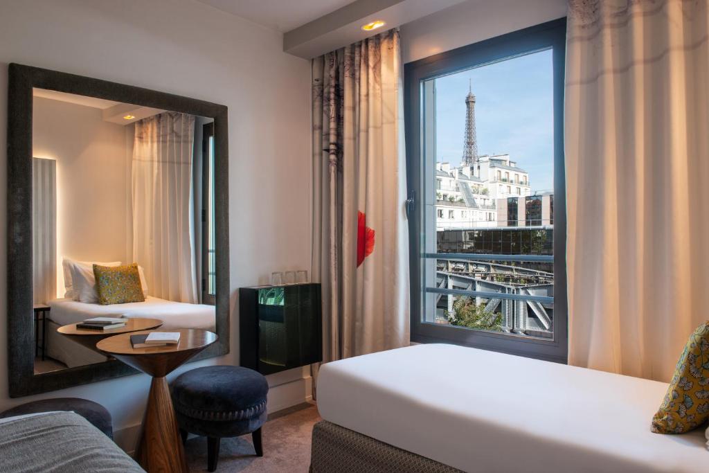 من فنادق في باريس قريبة من برج إيفل المميزَّة